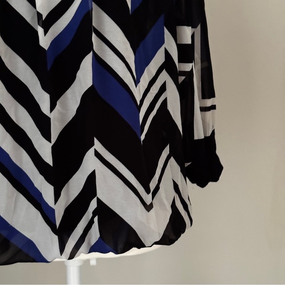 By & By Chevron Print Sheer Blouse with Cami, Size Large - Picture 3 of 10
